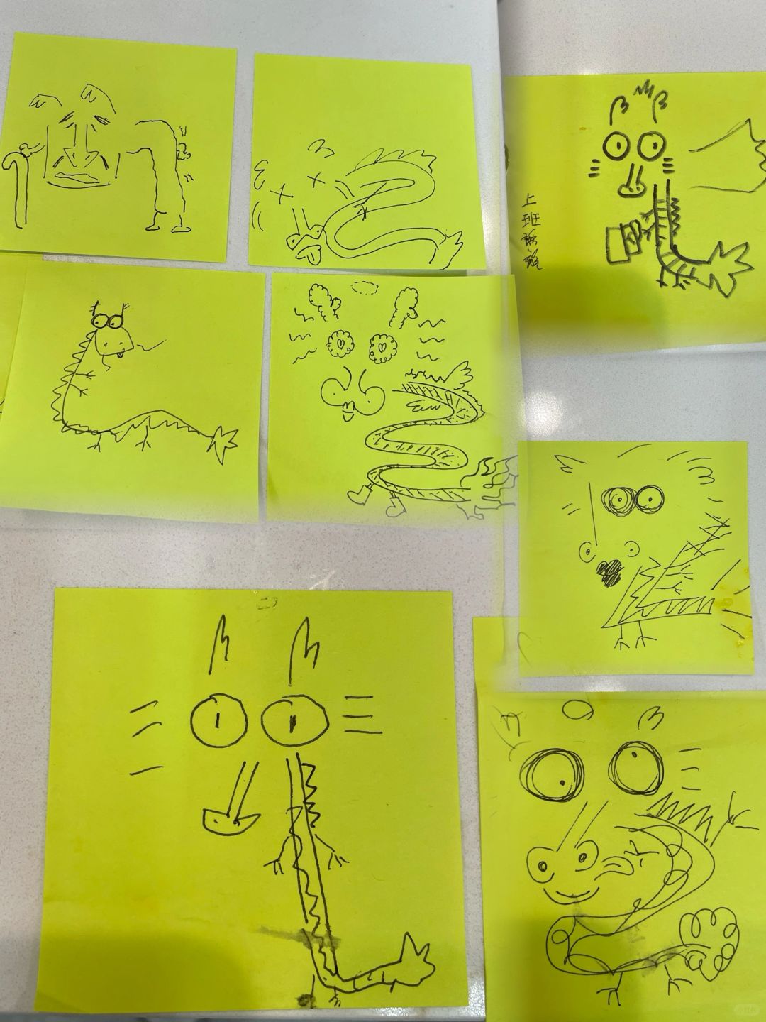 当外国同事学会了龙年画龙以后…
#我的春节这样过

手残党在学简易画龙，
然后一