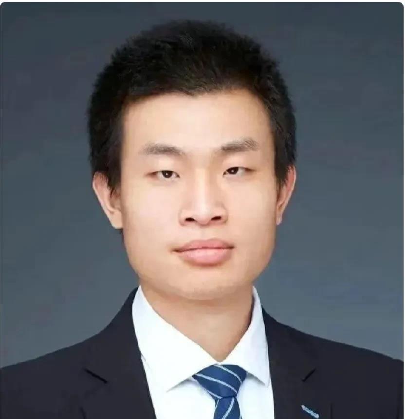 天才数学家韦东奕从北大离职了！
北大方面对韦东奕离职给出了回应，但是这种官方词汇