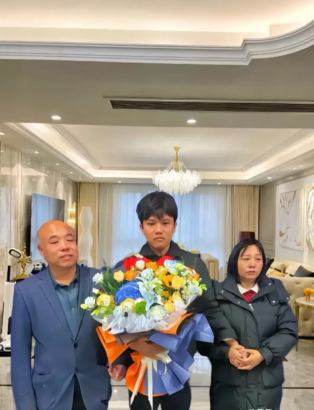 被拐帅哥解清帅父亲，解克锋拥有的公司牛逼了。
1、邢台市同嘉商品混泥土有限公司，