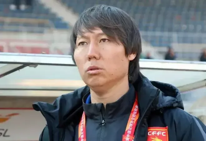 李铁够惨的，入狱后，想着积极退赃减刑，没想到妻子龙菲拒退2.7亿赃款‍‍，这女人