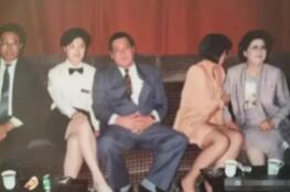 这张照片拍摄于1992年，广东省广州市的中国大酒店KTV里，一家港资公司老板和客