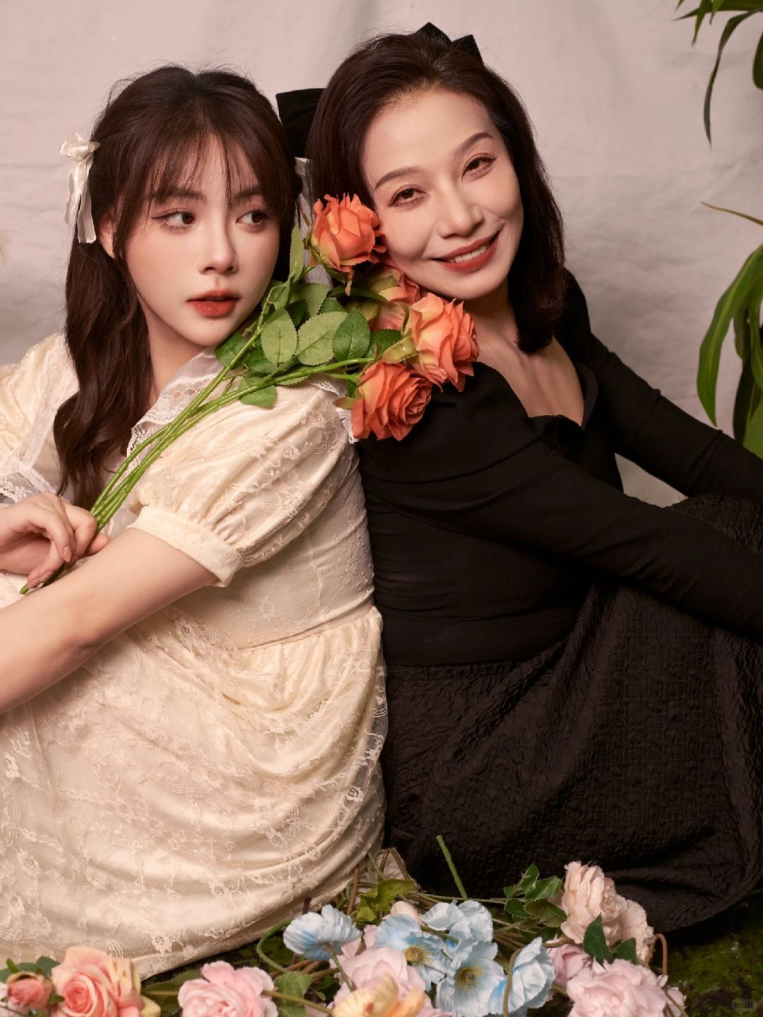 带妈妈拍了一组闺蜜照👸🏻
在妈妈生日那天，和妈妈拍了一组闺蜜照片，她经常说不