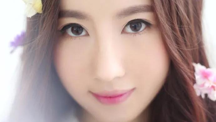 身为小糊咖的我和顶流们参加恋综，男嘉宾一个是我哥，一个是被我甩了的前男友.....