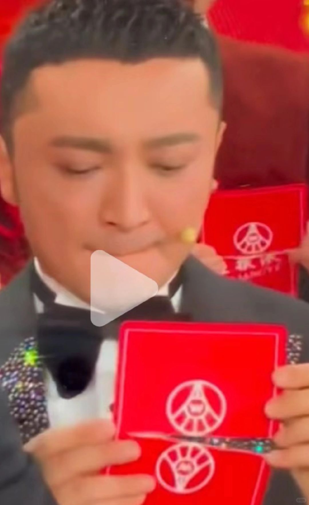 如果你在工作上捅了篓子 你就想想尼格买提
哈哈哈哈哈哈，这是全国面前的，而你只是