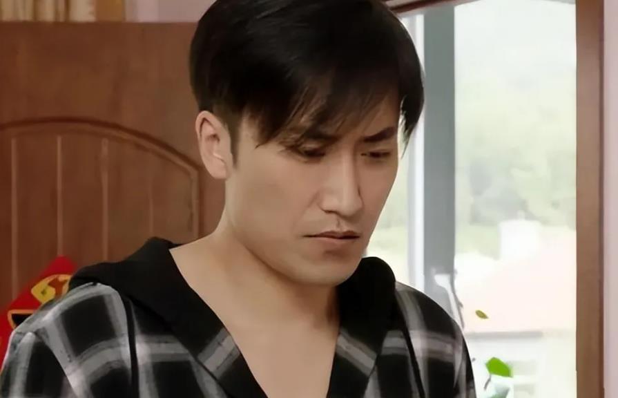 吴云飞与高艺诺结婚5个月左右，有传闻两人已经离婚。高艺诺个人社交账号已经删除了有