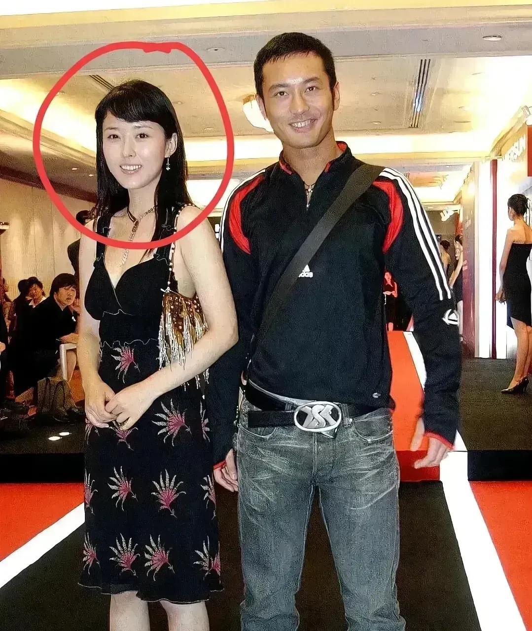 颜丹晨出道即巅峰，再看看黄晓明，我只能说他背后的团队很厉害