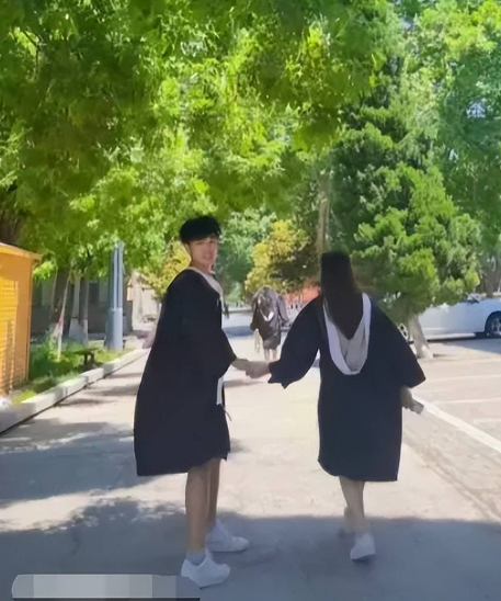 解清帅说女朋友“治好了他的精神内耗”，宝藏女朋友无疑！为爱奔赴四川！网上流传清帅