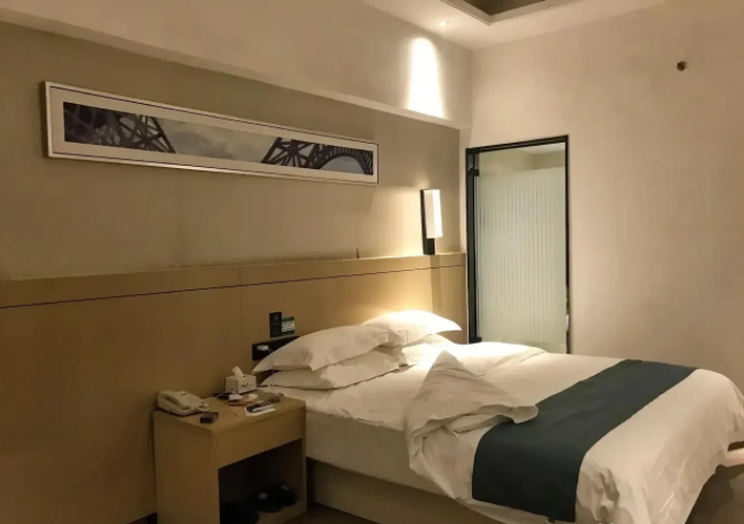 西安，一男子酒后向女客户转账45万元，酒醒后又以转错账为由要求对方还钱。但对方却