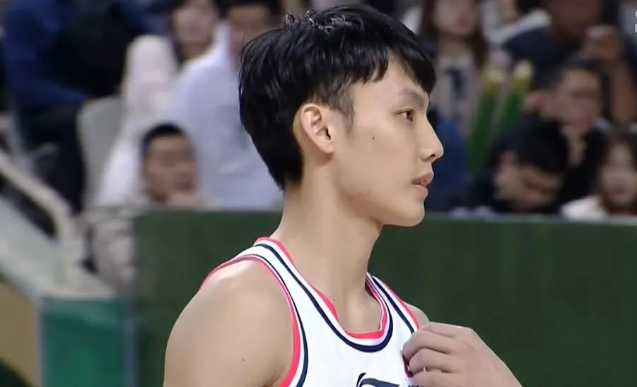 广东大胜同曦，本土华南5虎论功行赏

1. 徐杰，17中10，三分10中9，罚球