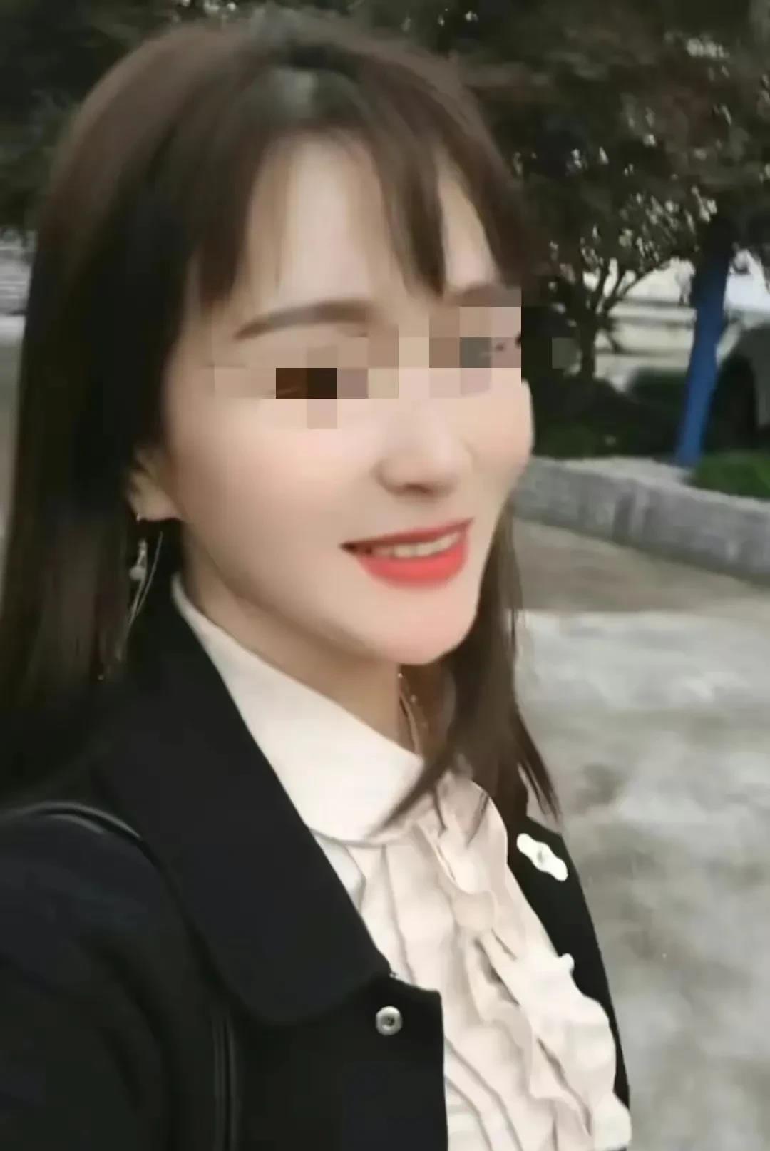 一个49岁，一个57岁，对外二人是师徒关系，其实两人是情人关系，这种不伦的关系已