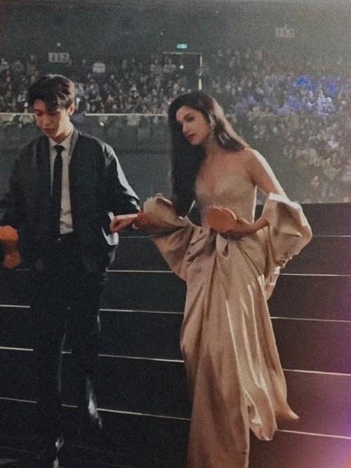 范丞丞和张婧仪在电视剧《人生路不熟》中曾饰演一对情侣，现在两人再次一起出现，引发