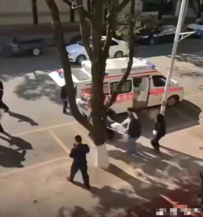 缅北炮弹都打过来了，我们同胞都受伤了
居然还有人问我国防部是什么态度？

我想说