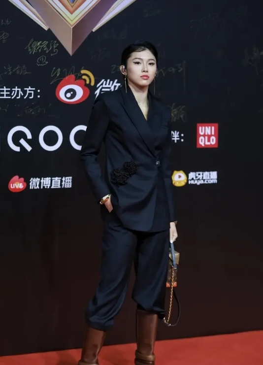 吴艳妮在北京出戏活动，“拽”在她脸上简直被体现得淋漓尽致，看她那眼神简直要把人给