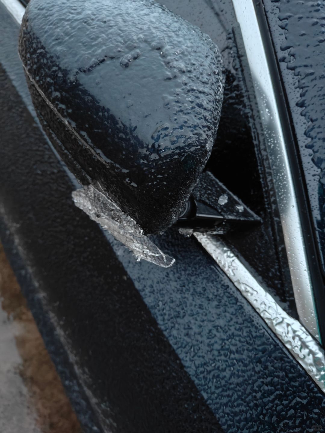 湖北冻雨已开启
#深圳回湖北
 湖南一路堵，早上出发前预估八点半左右能到，到了湖