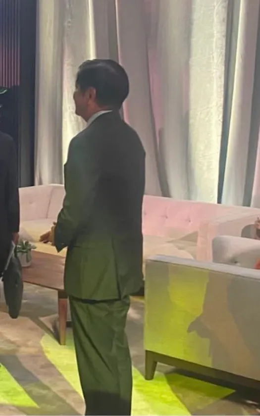 菲律宾总统小马科斯在场边会晤前表示：“我们将会听取中国的意见，了解我们可以采取哪