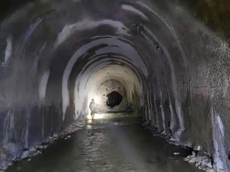 以色列军队开始将海水灌进哈马斯挖掘的隧道里，以军使用了两根直径30公分粗的管子，