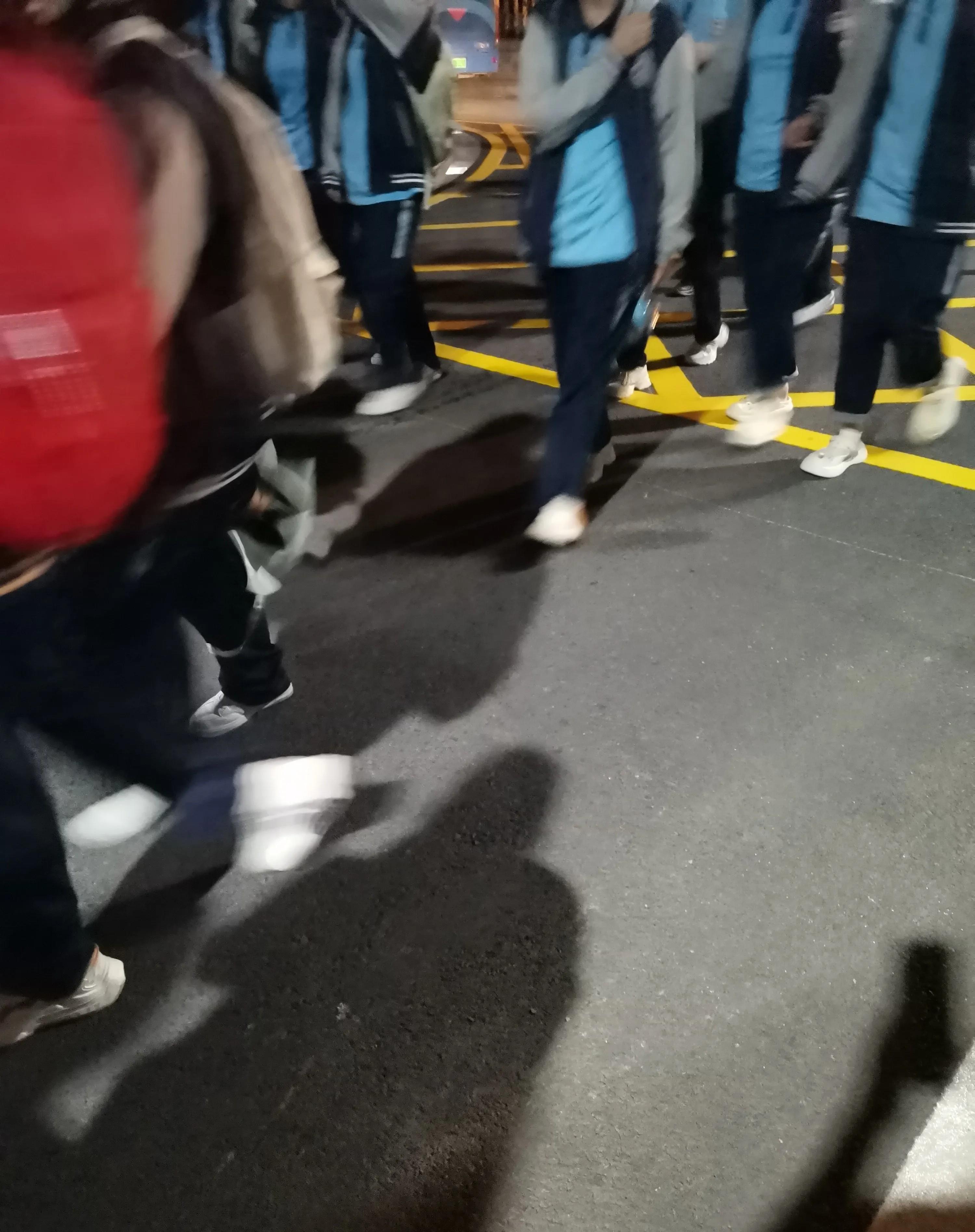 
高中就是一块验金石！

我儿子上了高中后，我非常惊奇的发现一个端倪：但凡在小学