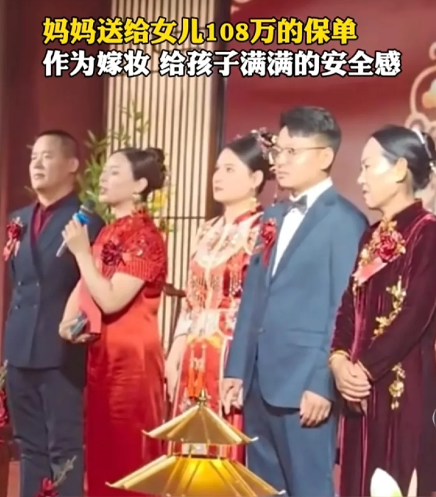 “这就是娘家的底气！”近日，河北娶媳妇的婚礼上，女方的妈妈豪横的说“我们送了女儿