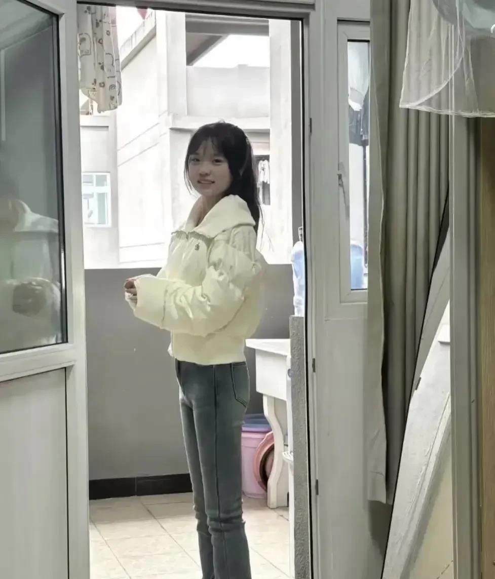 有钱能使鬼推磨！
23岁女孩嫁给了57岁男子，这是真爱吗？还是为了金钱呢？
一位