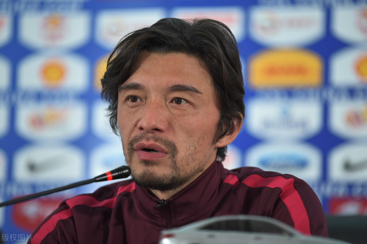 太意外，扬科维奇下课！球迷：谁让你说大实话，谢晖就是前车之鉴
上海海港助教谢晖因