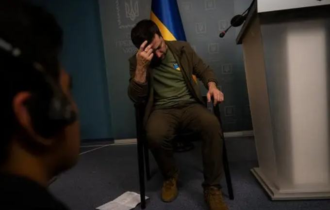 这位败家子司机给乌克兰带来了何等深重的困境？乌克兰目前欠美国800亿美元，欠欧盟