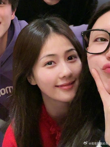 白鹿：下班了不能让妆多呆在我脸上一秒钟，清清爽爽吃饭饭