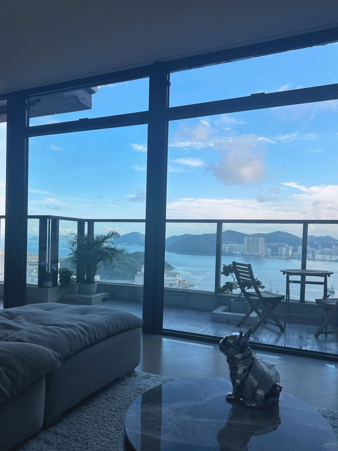 香港生活｜在家收集天空蓝
#给我看看你拍到的天空

今天回到家天还没黑，一进门就