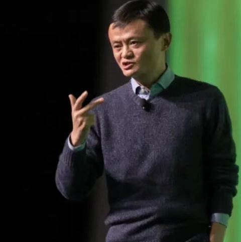 阿里巴巴目前有三大困局: 第一、公司员工数量庞大，拥有25万员工，很多员工都是光