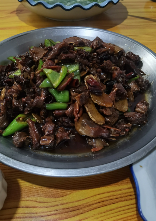 “不要搭理山东人”就是记不住，这不又喝多了，来一次喝多一次。上菜前说好的，前半程