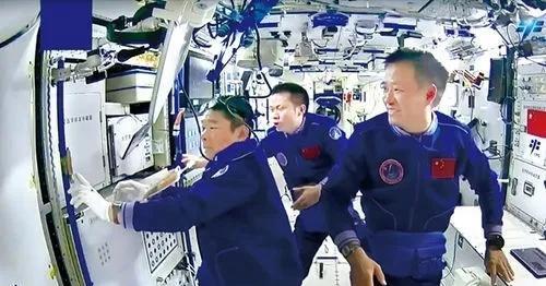 聂海胜妻子聂捷琳: 在丈夫上太空前提出离婚, 如今活得自在洒脱