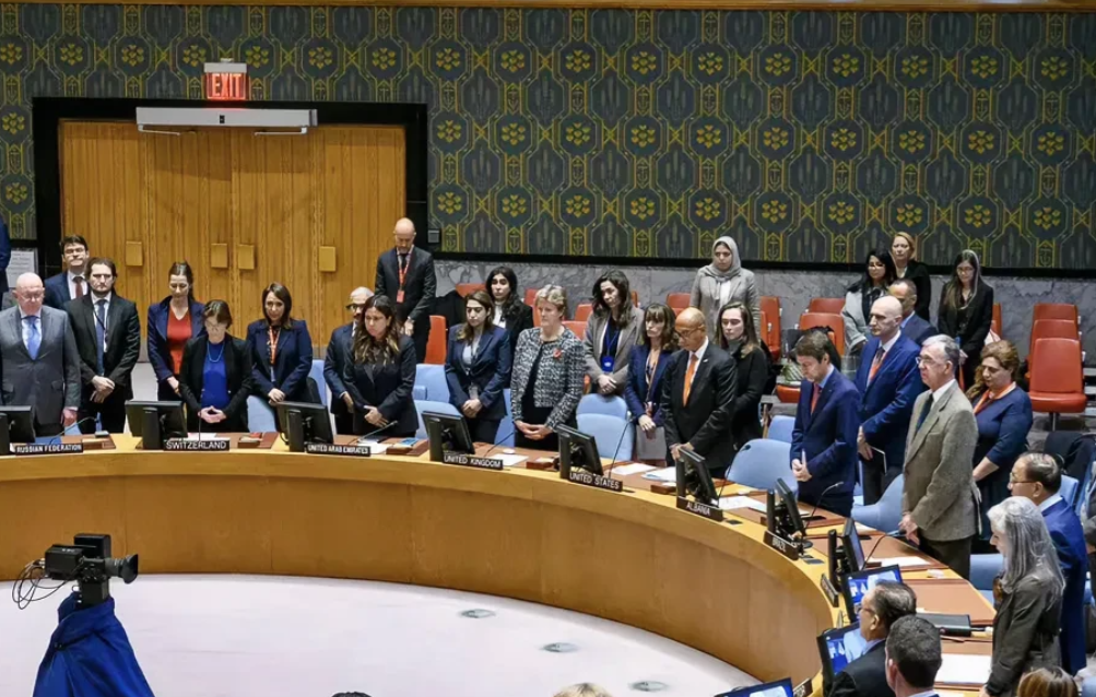 美国终于没投反对票！刚刚，在联合国安理会就巴以冲突举行的紧急会议中，顺利通过了由