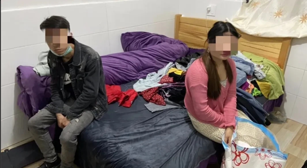 安徽淮北，一女大学生在校外租了一间房，后对房子不满意，在给房东还钥匙时，房东欲强