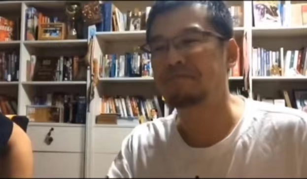 某杨团队还是比较会掌握流量密码的，见风使舵的功力非常专业：
1、在世界杯前夕，乔