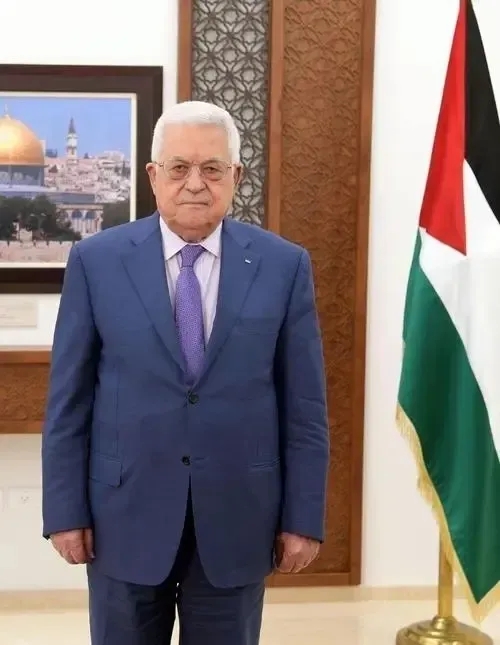 加沙被以色列打了整整一个月，都快打成筛子了，巴勒斯坦总统却无动于衷，难道加沙不是