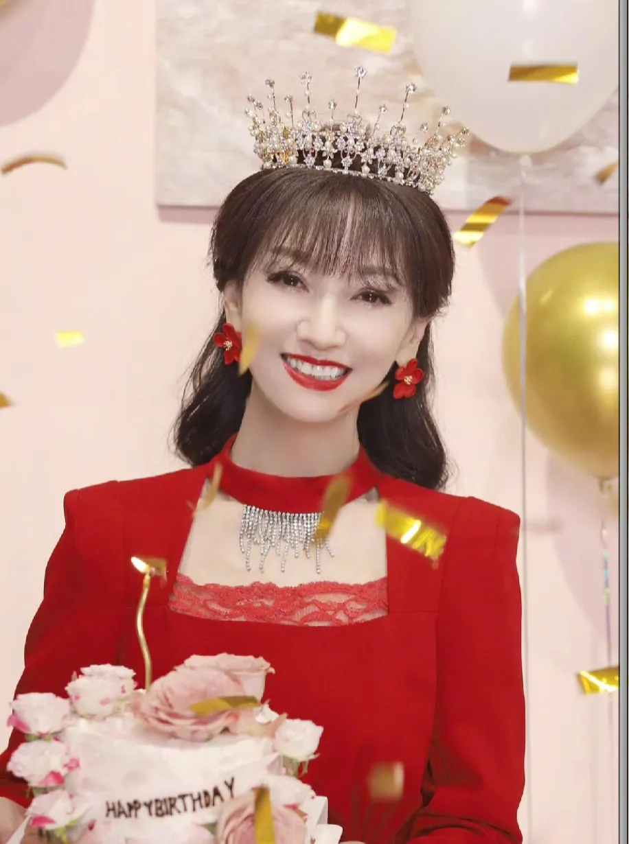 赵雅芝过70岁的生日引发发热议！



11月15日，赵雅芝突然引发热议，只因为