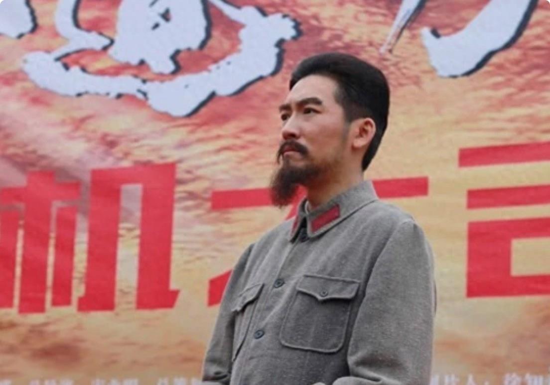 醒醒吧!没巨人气质就别硬演周总理了，你是当观众瞎吗