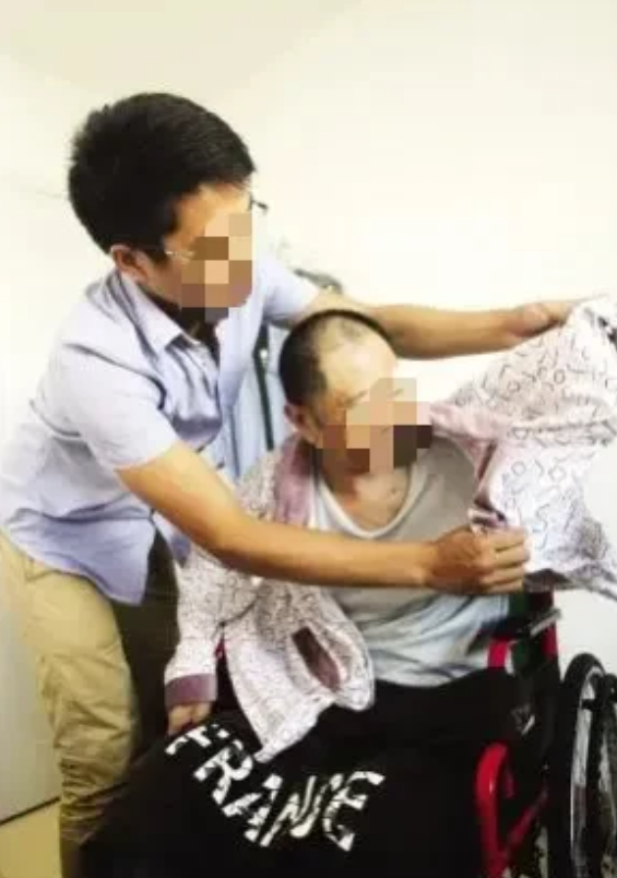 陕西延安，男子任劳任怨，照顾离异、患病叔叔十几年，叔叔去世后，被叔叔女儿认为侵吞