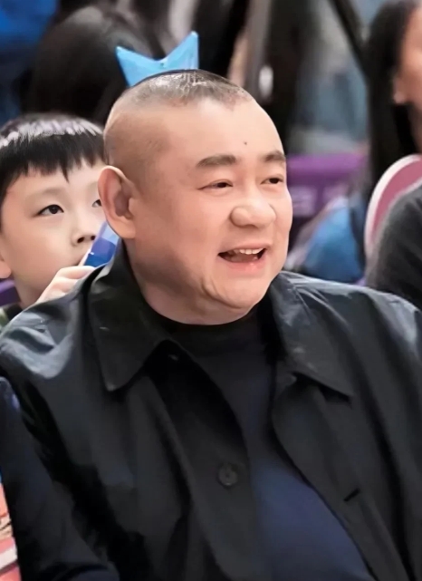 记者会上，刘銮雄就“恒大歌舞团”传言明确辟谣！

记者问:听说您投资过恒大，许先