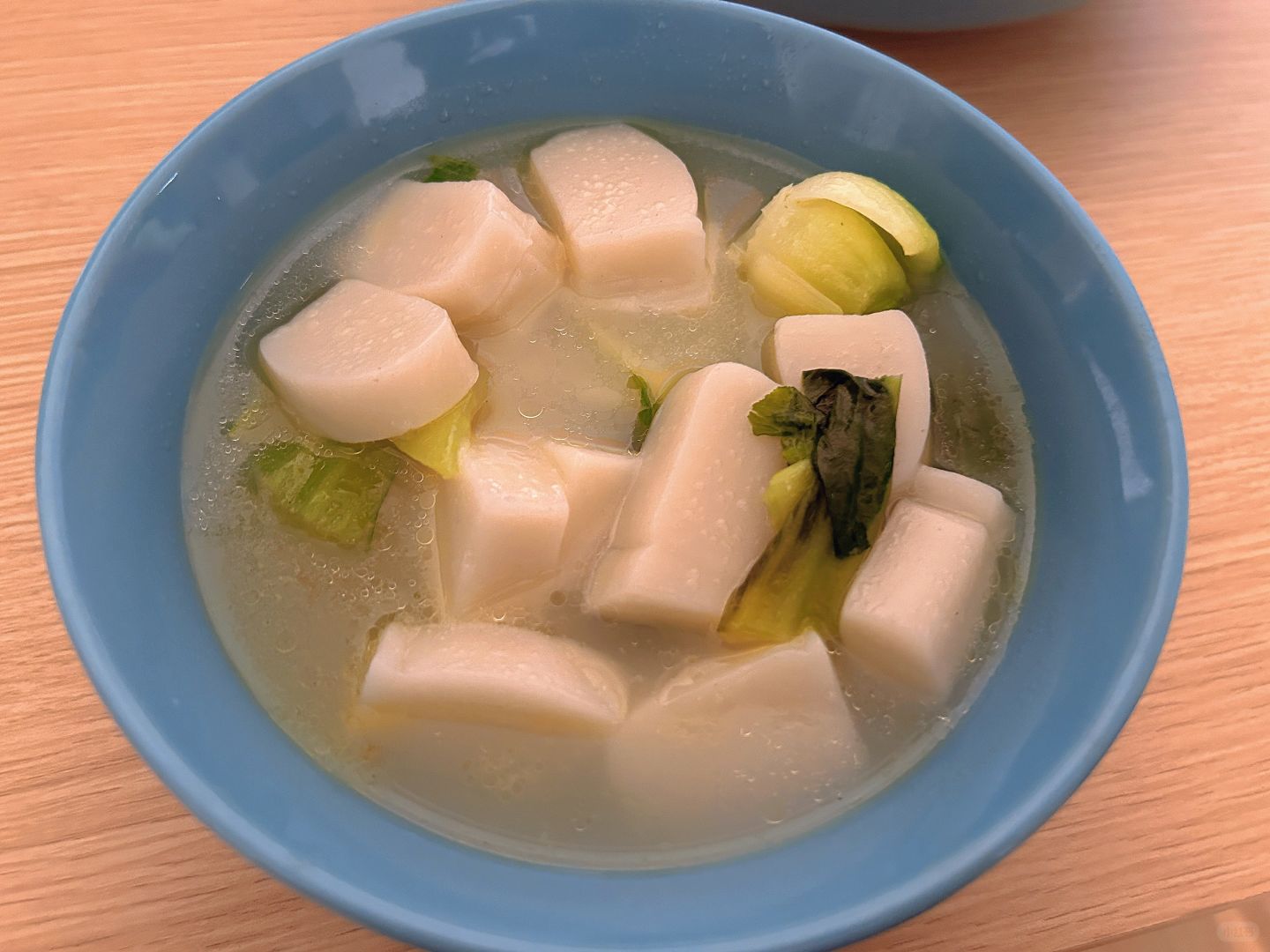 听说这是每个江浙沪皖孩子的童年噩梦
现在却成了我在他乡最想念的味道青菜年糕汤真的