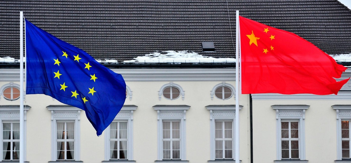 欧盟罕见认清局势，不再找中国的麻烦。在本月27日，欧盟以“技术原因”暂停与中国之
