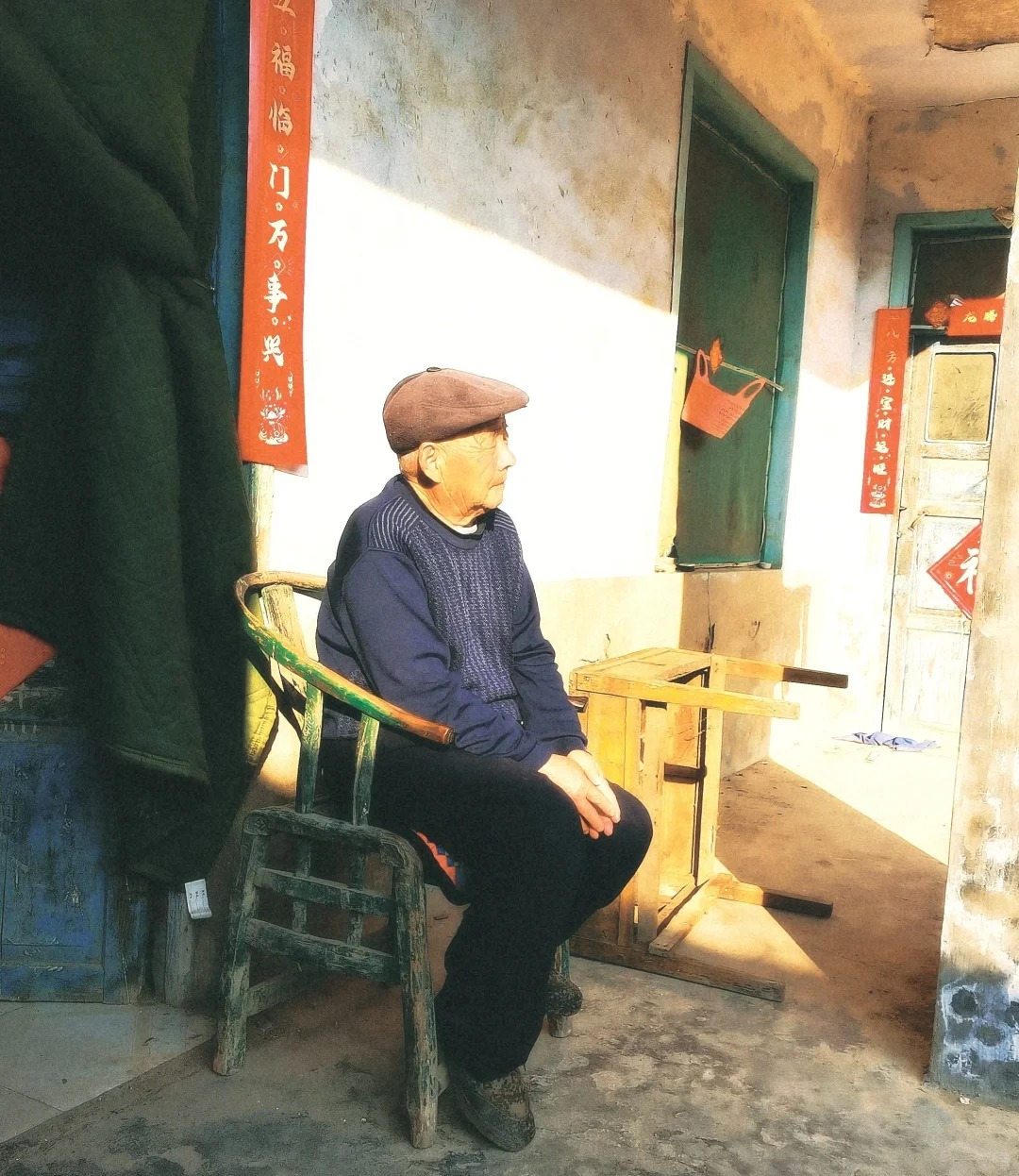 过完年后的老人都在干什么
因为过年的缘故爷爷奶奶搬回老家有半个月了
明天又准备搬