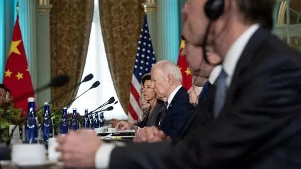 最近，美方向中国释放善意，宣布解除对公安部鉴定中心制裁。美方能解除制裁，说明有诚