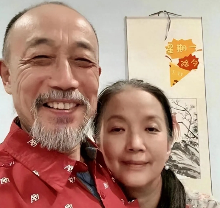 最近，孙海英和吕丽萍夫妻二人回国了。他们夫妻二人在美国已经信奉了基督教，把整个身