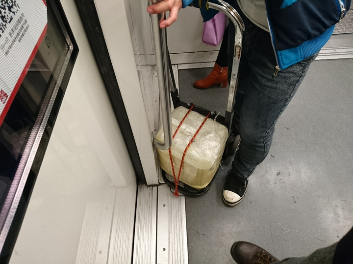 其实还是规则没有弄好，公共交通，客流问题，安全检查，安检岗位分化，检查要求，都是