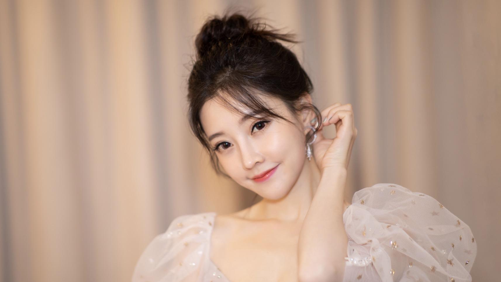 被恶评气到得癌症？冯提莫自曝罹患甲状腺癌晚期，躺病床上的她脸色苍白