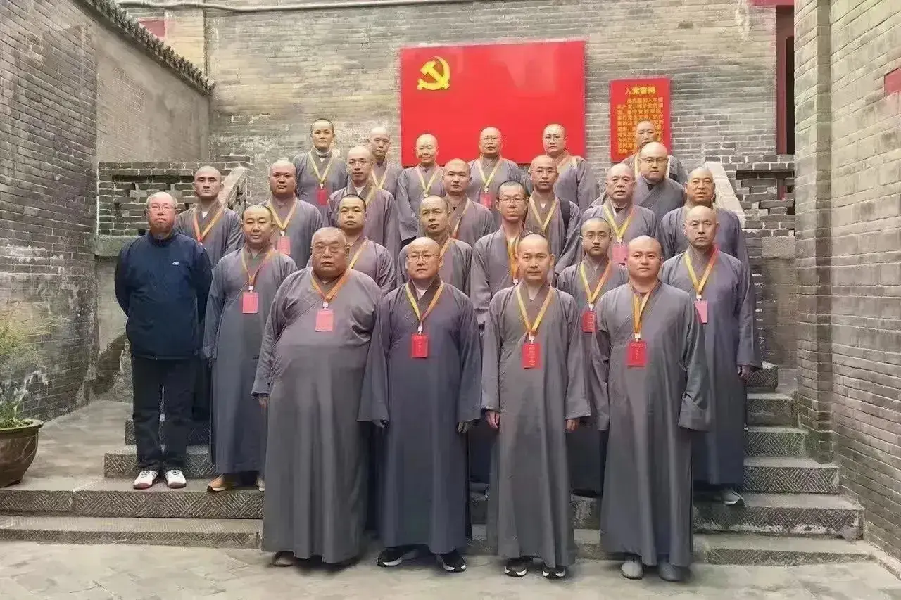 网上看到这张照片，竟不敢写一个字的评论。