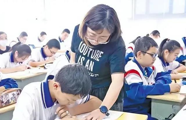 “课后延迟服务”可能10月份被取消。取消的主要原因有以下四点：
  1. 延迟放