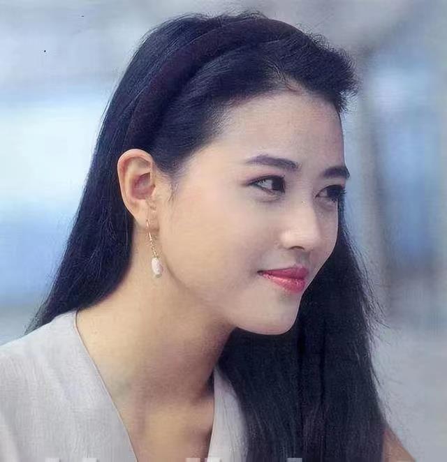 她的助理发现时，在凌晨无边的静谧中，周海媚的身体已经僵硬。她曾说：当我70岁的时