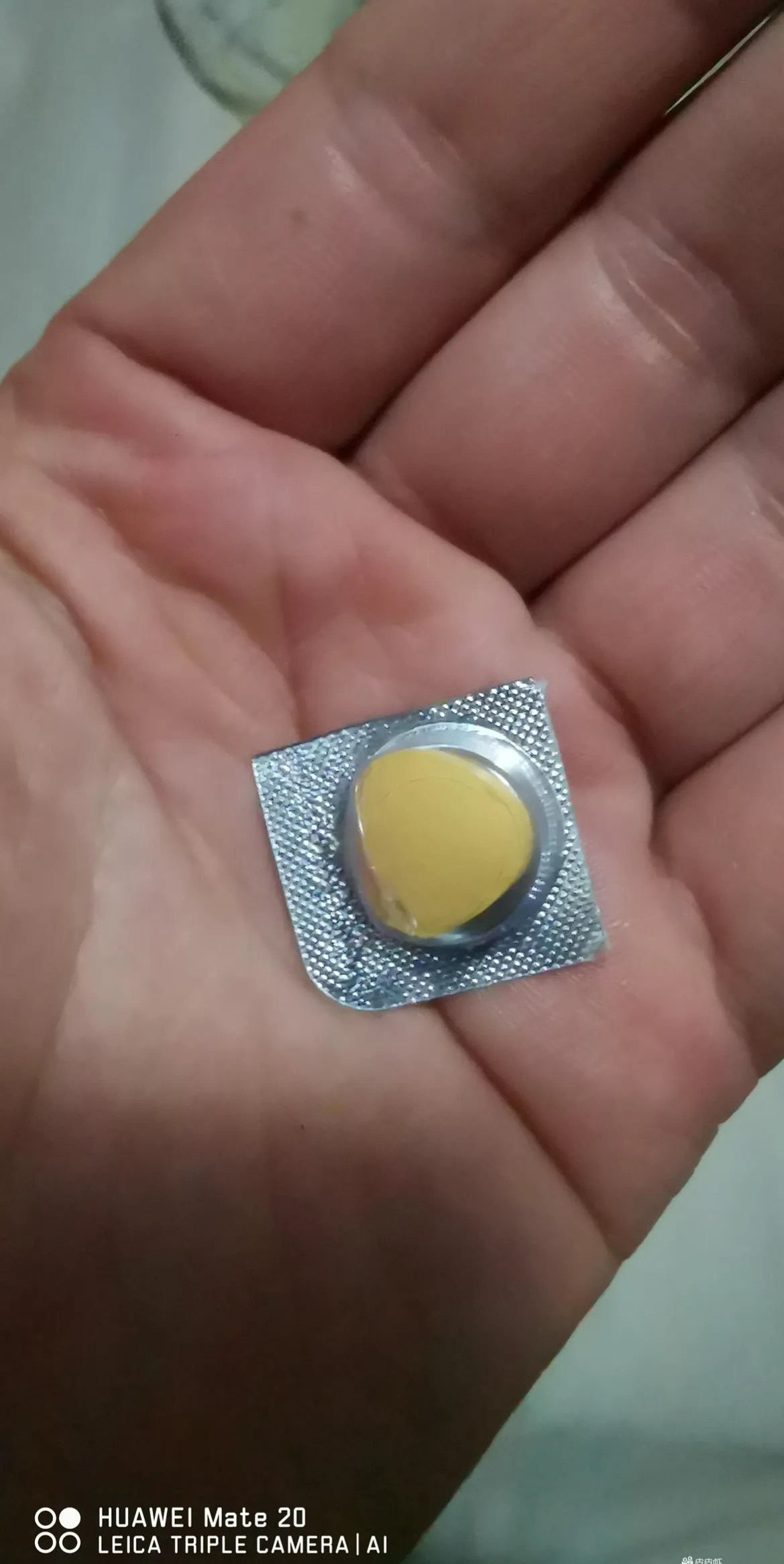 一哥们的女朋友出差一周后，哥们从她包里翻出来的。懂英语的帮看看这是什么药
