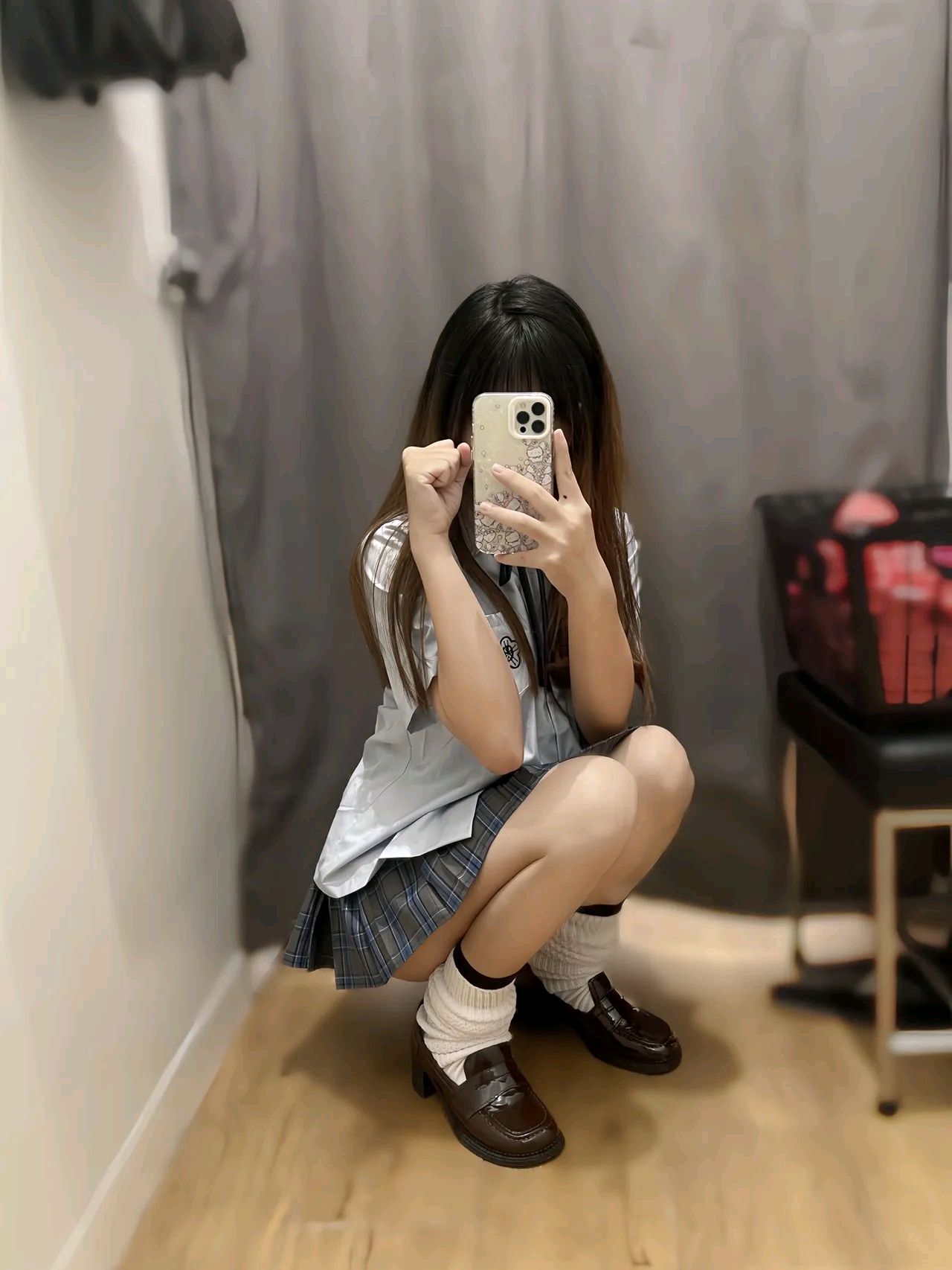 这样的百褶裙，青春阳光，纯洁甜美，浓浓的学生气息，真的是太美啦！百褶裙演变于海军